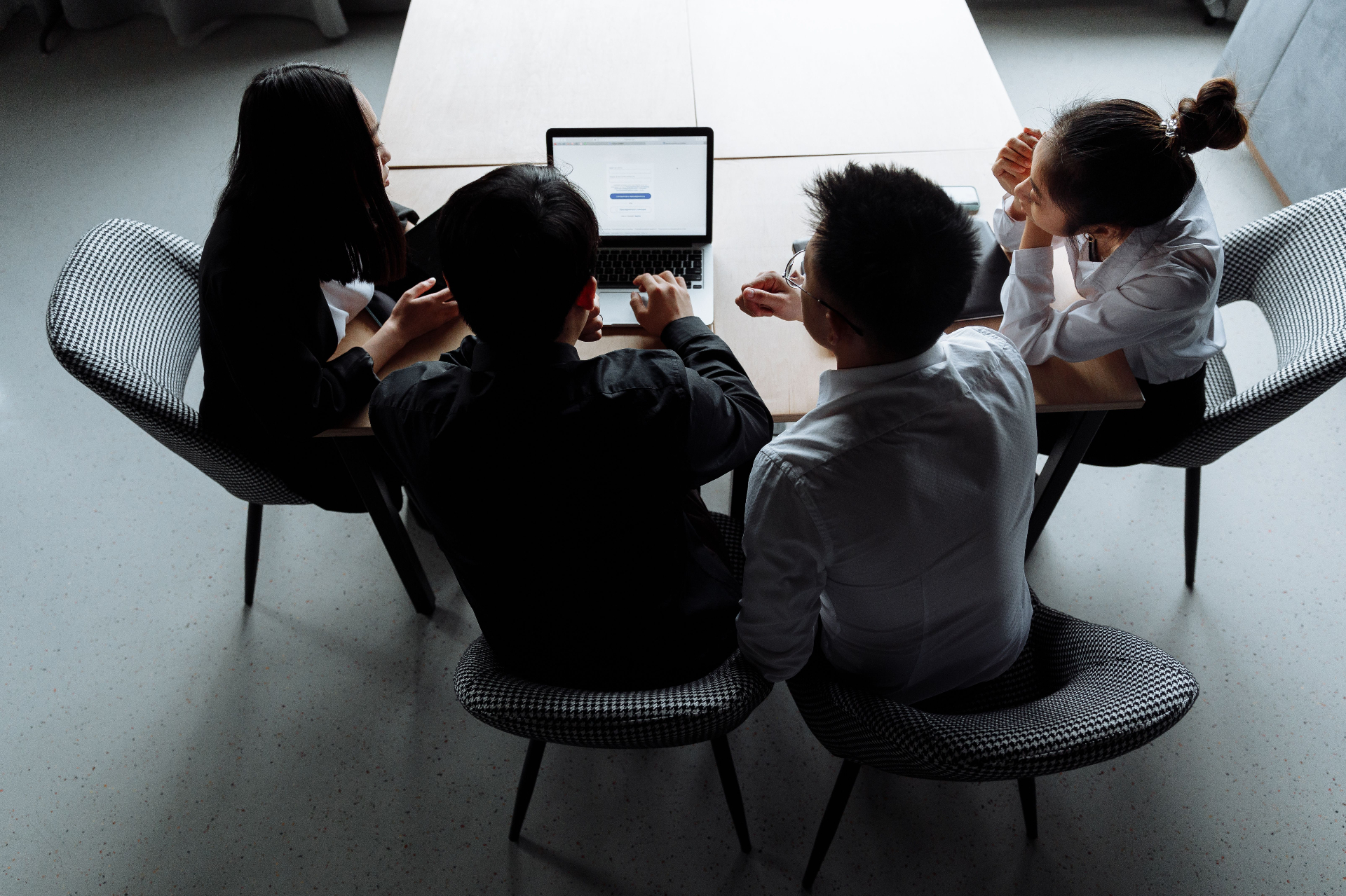 Innovaire team collaborating around a laptop